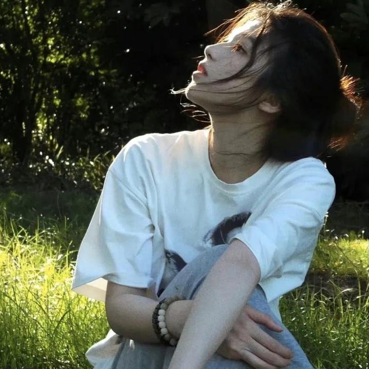 君是慕容卿似花海报